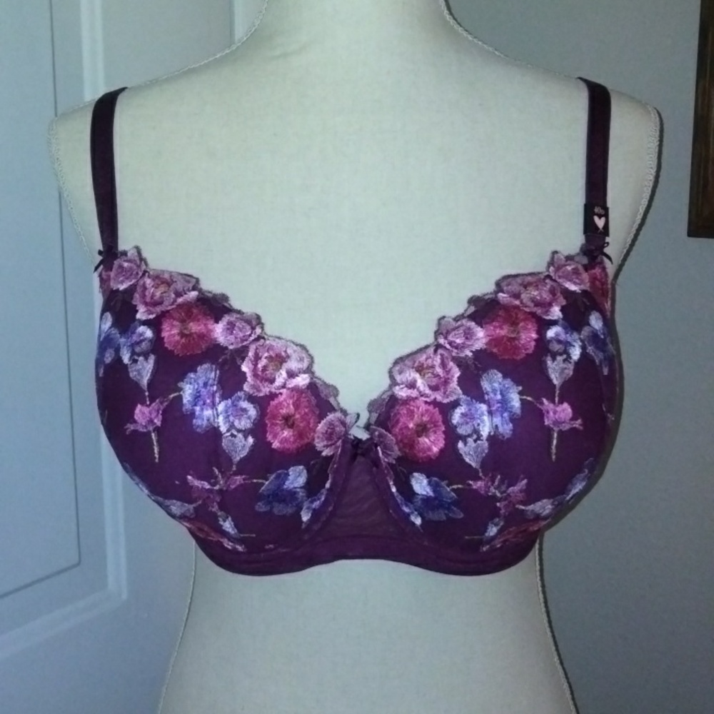 NWT Victoria's Secret Floral Embroidered Bra 40D